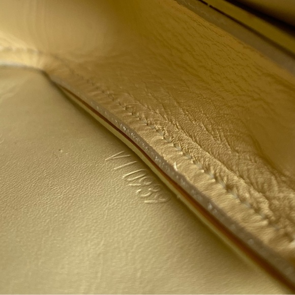 💯 Authentic LV Yellow Lexington Pochette - Picture 6 of 10